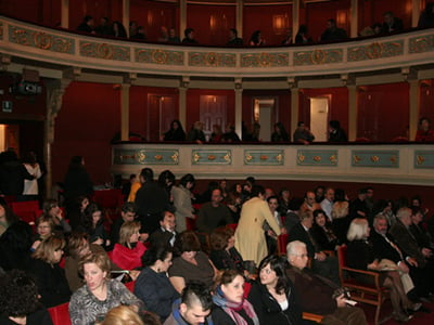 Δείτε φωτογραφίες από την πρεμιέρα του  ...