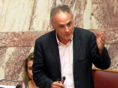 Ο Νίκος Τσούκαλης παρουσιάζει το βιβλίο ...