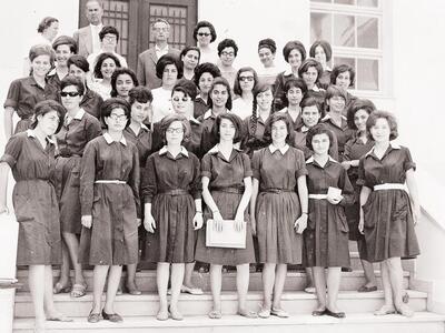 Αναµνηστική φωτογραφία στην είσοδο του Α...