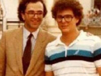 Ποιός είναι ο νεαρός δίπλα στον Αντώνη Σαμαρά; 