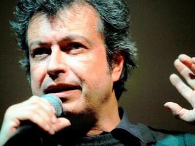 Δείτε τον Πέτρο Τατσόπουλο με την όμορφη...