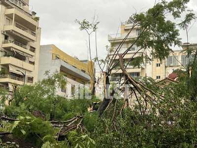 «Μicroburst»: Το φαινόμενο που "πήρ...