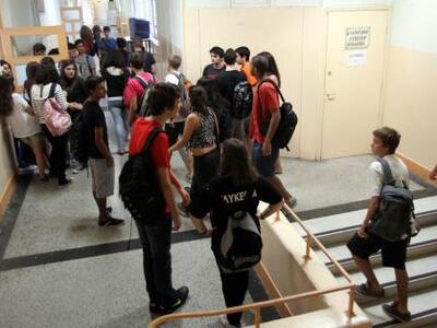 Σε διαθεσιμότητα 10.000 εκπαιδευτικοί ως...