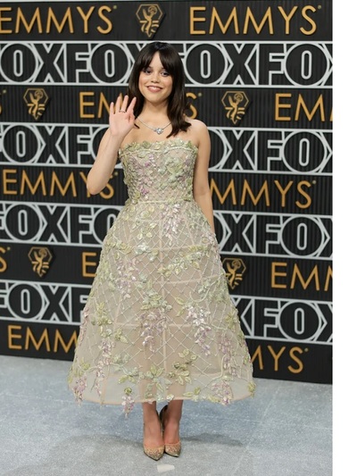 Tζένα Ορτέγκα με Dior