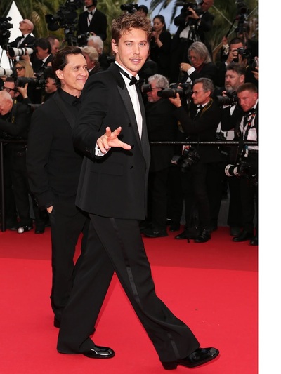 Oστιν Μπάτλερ με Saint Laurent 