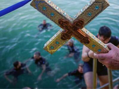 ΒΙΝΤΕΟ: «Ανοίξτε, πίσω, πίσω, πίσω»: Η ώ...