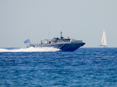 Σαρωνικός: Βυθίστηκε σκάφος με 8 επιβάτες