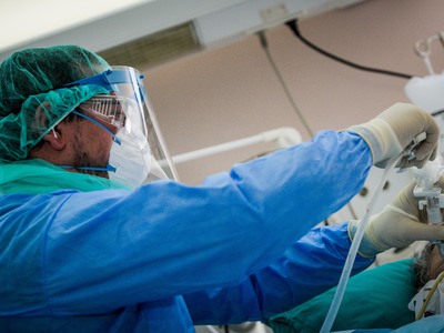 Κορωνοϊός:1.424 νέα κρούσματα, 325 διασω...