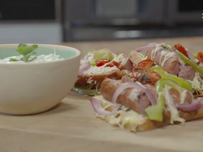 Νόστιμα λουκάνικα στη λαδόκολλα 