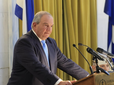 Ο Καραμανλής προειδοποιεί για θεσμική, π...