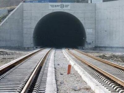 Αχαϊα: «Ξεψαχνίζουν» τα παγωμένα έργα γι...