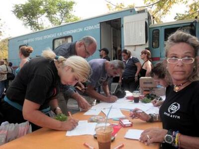 Χρυσή Αυγή: Αιμοδοσία και διανομή τροφίμ...