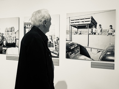 Συζήτηση στο πλαίσιο της φωτογραφικής έκ...