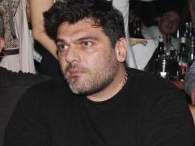 Με νέα τραγουδίστρια εμφανίστηκε χθες ο ...