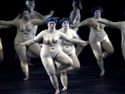 ΔΕΙΤΕ το... παχουλό μπαλέτο που σαρώνει ...