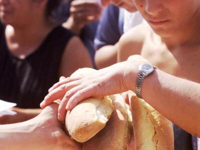Συσσίτιο για 165.000 οικογένειες ετοιμάζ...
