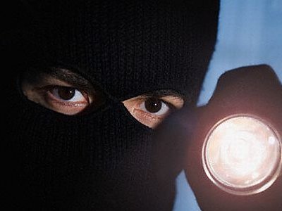 Ενώ αυτοί κοιμούνταν, οι διαρρήκτες ..ξάφριζαν