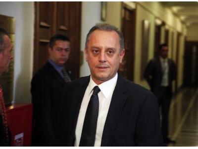 Ο Μπέζας είπε και ελάλησε: Να τελειώνουμ...