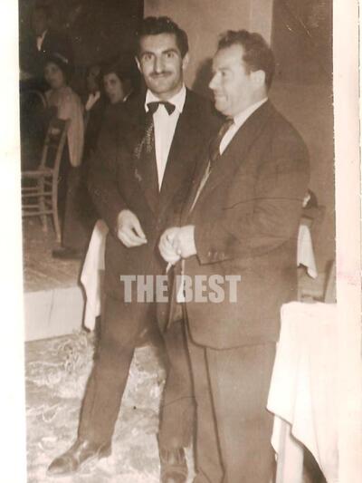 Ο Χρήστος Παπαχαραλάμπους δεξιά με ένα γ...