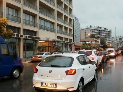 Πάτρα: Βασανιστικά αργά η κίνηση στην Οθ...