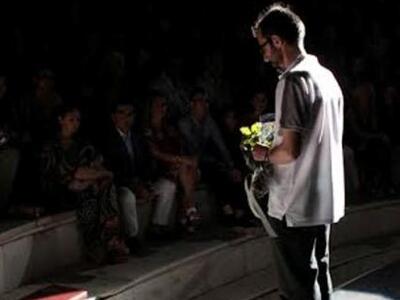 Πάτρα: 33 κόκκινα τριαντάφυλλα  για τον ...