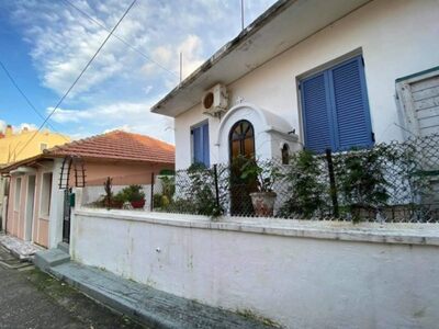 Αργοστόλι: Εκκλησάκι στην αυλή σπιτιού