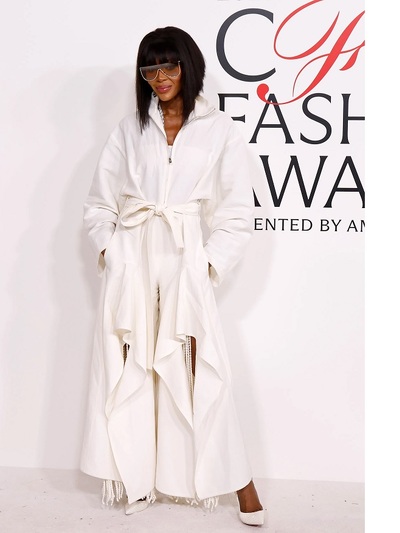 Naόμι Κάμπελ με Alaia