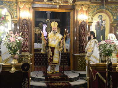 Πάτρα - φωτό: Η λειτουργία και η λιτανεία στον Αγιο Νεκτάριο