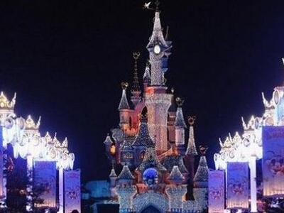 Η Πόλη του Φωτός λάμπει τα... Χριστούγεννα!