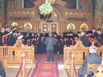 Η Παραδοσιακή Χορωδία των Πατρών "Θ...
