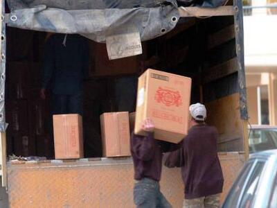 Αν είναι δυνατόν! Γιαγιάδες πουλούσαν λα...