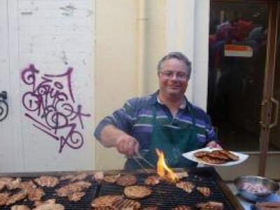 Μεσημέρι Τσικνοπέμπτης με μουσική στο Απέριττο!