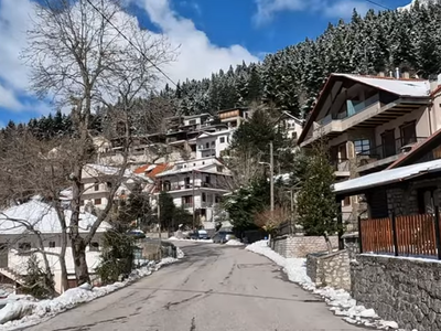 Ελάτη και Περτούλι: Το σκηνικό που μοιάζ...