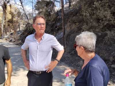 Αχαΐα: Ο Νίκος Παπανδρέου στις πυρόπληκτ...