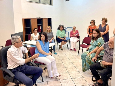 Ο Άγγελος Τσιγκρής, με κλιμάκιο της ΝΔ, ...