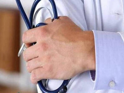 Αγρίνιο: Χειροπέδες σε γιατρό και νοσηλε...