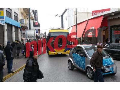 Πάρκαρε στη μέση του δρόμου και προκάλεσε χάος