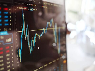 Reuters: Η Ελλάδα άντλησε σήμερα 2,5 δισ...