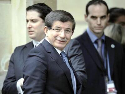 Προκαλεί και πάλι ο Νταβούτογλου: Δεν υπ...