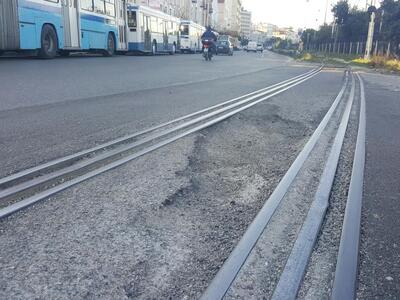 Πάτρα:Τεράστια λακούβα στις γραμμές του ...