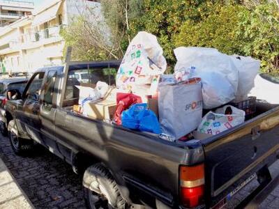 Πάτρα: Γέμισαν δύο ημιφορτηγά με τρόφιμα