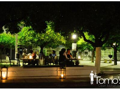 Tomo's open kitchen bar: Από απόψε και π...