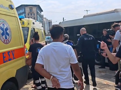 Λεωφορείο συγκρούστηκε με αυτοκίνητο στη...