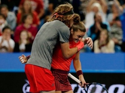 Σάκκαρη και Τσιτσιπάς νίκησαν τον Φέντερ...