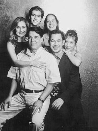 Από την παράσταση «ΑΓΚΑ-ΣΦΙ+ΦΙ» - «Αγκάλ...