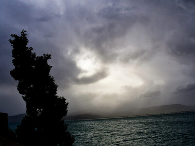 Σάκης Αρναούτογλου: «Φθινοπωρινή έφοδος»...