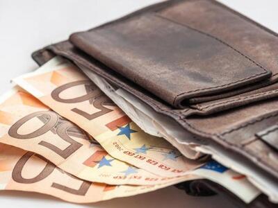 Νεαρή άρπαξε πορτοφόλι από ηλικιωμένο στο Αγρίνιο