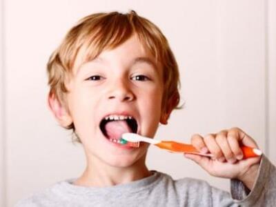 Σαρώνει ... η τερηδόνα τους μικρούς μαθητές!