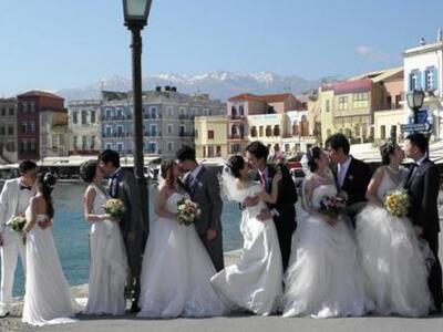 Χανιά: Στο Ενετικό Λιμάνι με τα νυφικά ο...