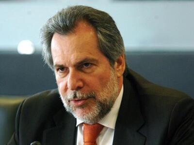 Αγανακτισμένοι περικύκλωσαν το σπίτι του...